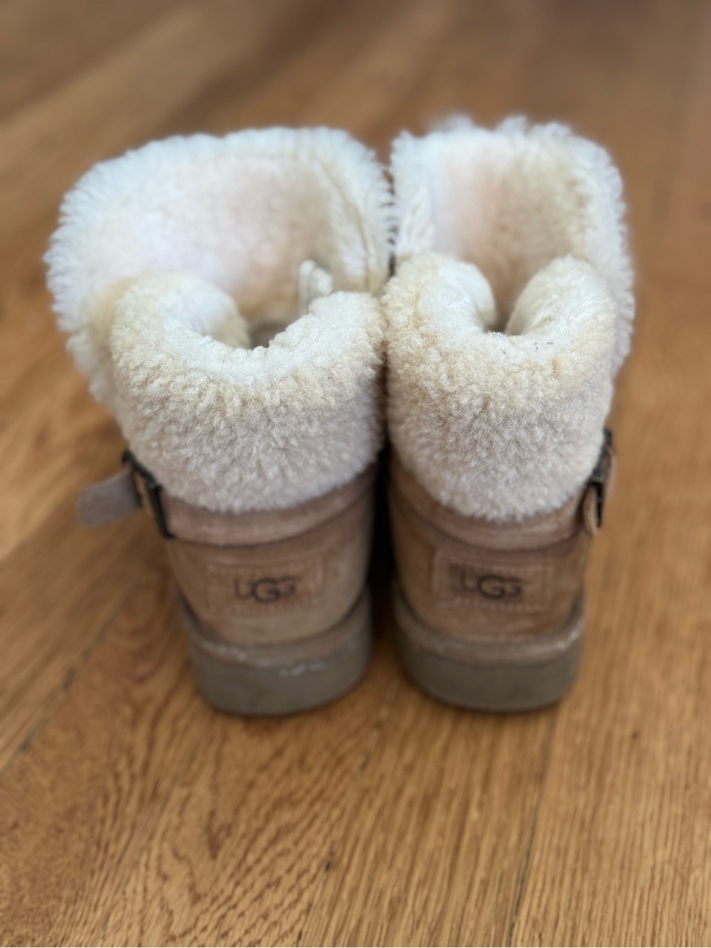 UGG Kids Short Shearling-Trim Boots in Chestnut and Cream